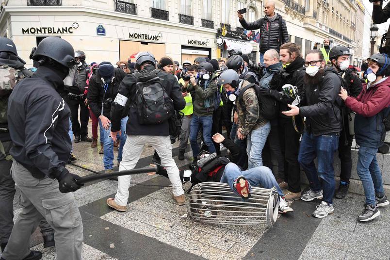 Париж: Более 514 человек задержано
