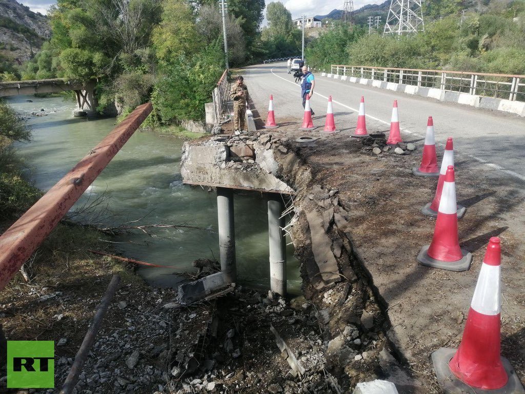 Разрушить мост 2. Мост в Карабахе. Разрушенный мост. Разбомбили мост.