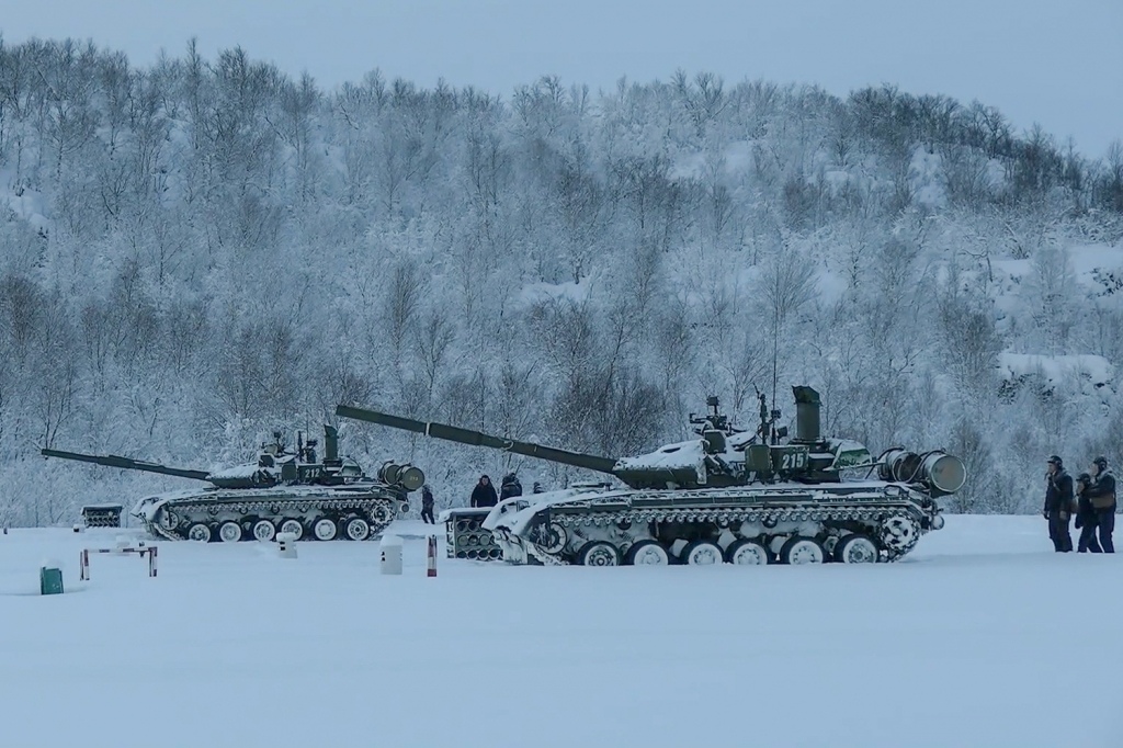 Заполярная кавалерия арктические. Т-80бвм. Т-80бвм Северного флота. Т-80бвм Арктический. Танк т-80 Арктика.